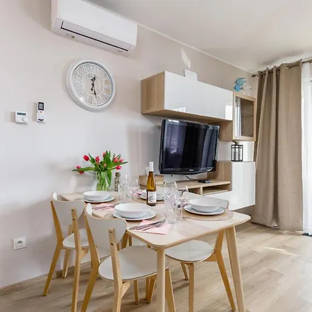 Pet-friendly With Air Conditioning Jagiellonska By Renters *